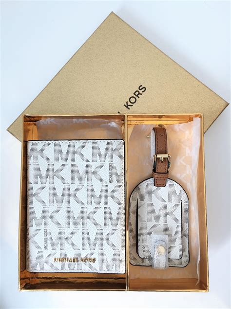 michael kors pasjes houder|Passport & Travel Cases .